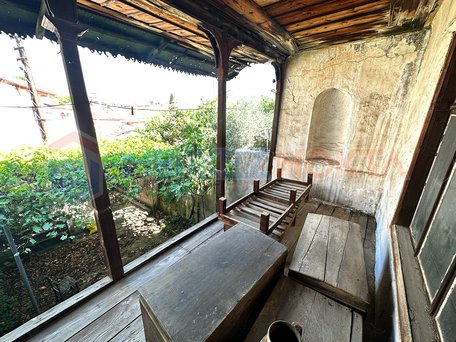 Muğla Menteşe Balıbey Mahallesinde Çarşıya Çok Yakın, Bahçeli Ev